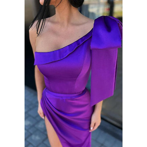 Robe de bal violette unique à une épaule avec fente 