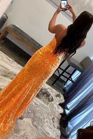 Robe de bal longue fourreau à fines bretelles orange et sequins, fendue sur le devant