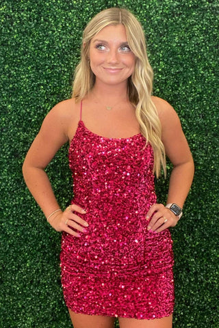 Vestido corto de fiesta único, de tirantes finos y lentejuelas fucsia