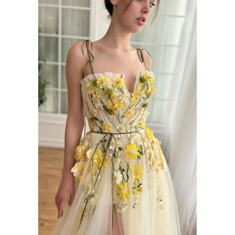 Vestido de fiesta formal de tul con tirantes finos, glamuroso y dramático, corte A y flores
