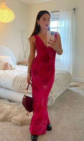 Elegante vestido de noche con estampado floral y escote en V profundo, modelo Y4548