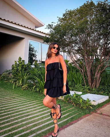 Precioso vestido negro de corte A sin tirantes para baile de bienvenida Y7085