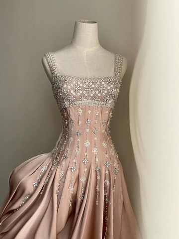 Vestido de fiesta de lujo color nude satinado con cuentas de diamantes bordadas a mano Y4542