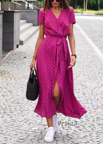 Vestido de verano de algodón con escote en V, estampado, abertura lateral y cintura ajustable. 