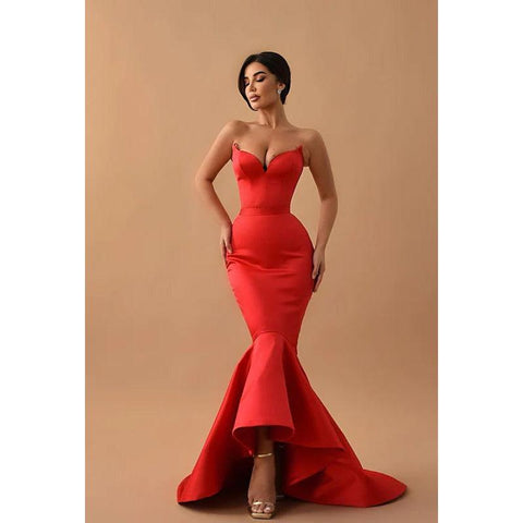 Robe de soirée longue sirène en satin sans manches et sans bretelles