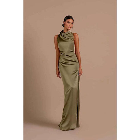 Vestido de fiesta formal largo sin espalda con pliegues y cuello halter único 