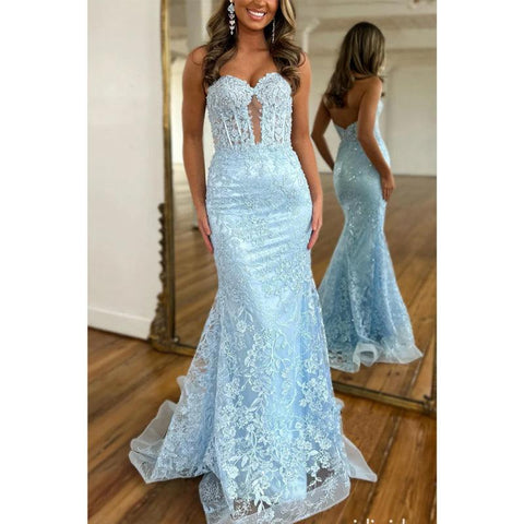 Robe de soirée bustier en dentelle avec appliques et décolleté en cœur 