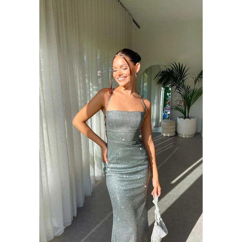 Vestido de noche largo con tirantes finos, lentejuelas y brillantes