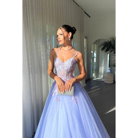 Robe de bal longue trapèze à bretelles spaghetti et col en V avec appliques