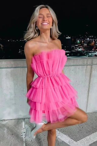 Lindo vestido corto negro sin tirantes de corte en A para baile de bienvenida