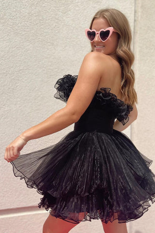 Lindo vestido corto azul de corte A sin tirantes para baile de bienvenida con volantes