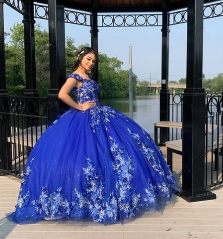 Vestido de quinceañera azul real con escote corazón y flores 3D, ideal para fiestas de graduación y 15 o 16 años (modelo Y2821).
