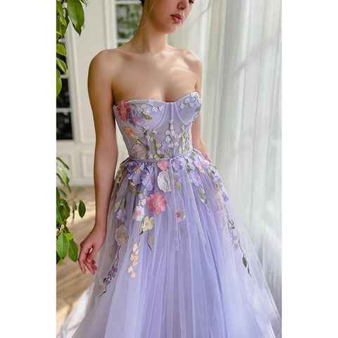 Vestido de noche largo de tul con apliques florales y sin tirantes, corte A