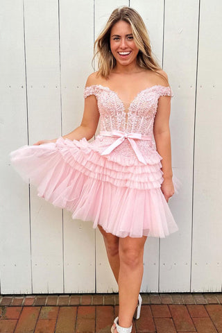 Robe de bal courte rose mignonne à épaules dénudées et à volants