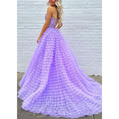 Robe de soirée trapèze en tulle sans bretelles avec appliques et fente latérale 