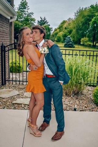 Robe de soirée à fines bretelles et ourlet à volants Y2258