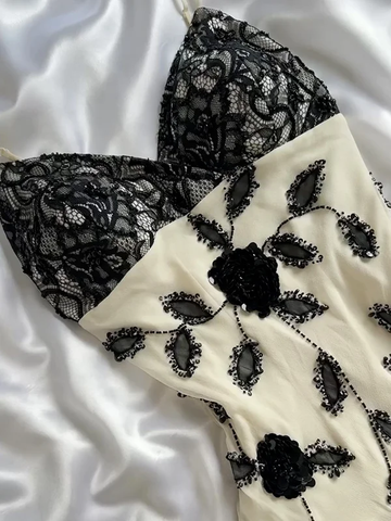 Precioso vestido de fiesta largo de sirena color marfil, de gasa, encaje y cuentas, modelo Y8305