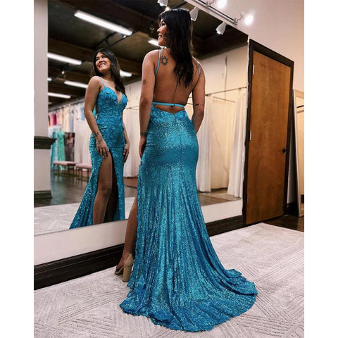 Vestido de fiesta largo con tirantes finos, apliques de lentejuelas naranjas y abertura