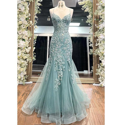 Robe de soirée en tulle, col en V, bretelles spaghetti, appliques en dentelle et traîne en tulle 