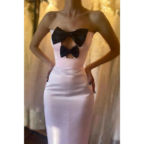 Robe de soirée longue rose à bretelles et nœud, coupe fourreau/colonne 