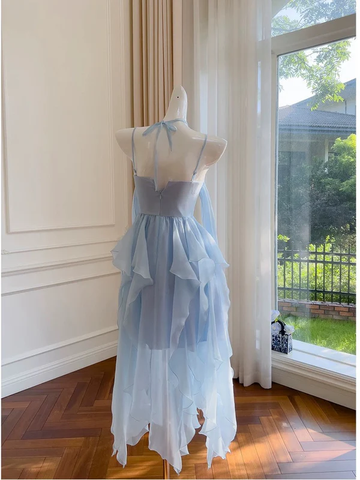Vestido sencillo de fiesta de bienvenida con tirantes finos azules y gasa Y8581