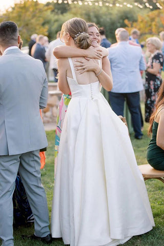 Robe de mariée simple, coupe trapèze, col carré, style modeste WD745