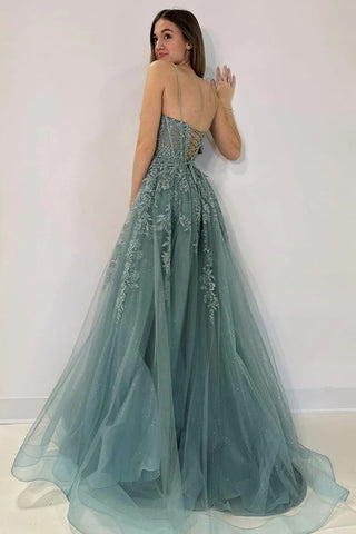 Robe de bal longue grise et verte en tulle et dentelle, coupe trapèze, col en V