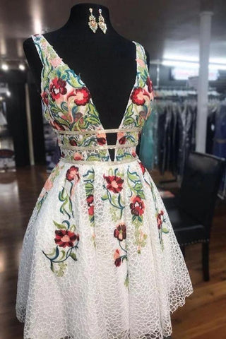 Vestido corto blanco de corte A para baile de graduación o fiesta de bienvenida con estampado floral PD248