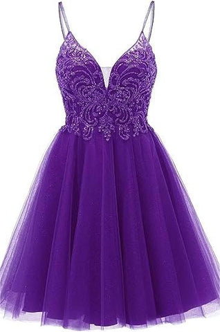 Vestido corto de fiesta de bienvenida con tirantes, apliques y corte en A