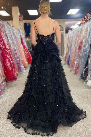 Robe de bal rose en dentelle à sequins, bretelles trapèze et décolleté plongeant