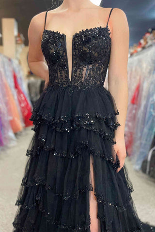 Robe de bal rose en dentelle à sequins, bretelles trapèze et décolleté plongeant