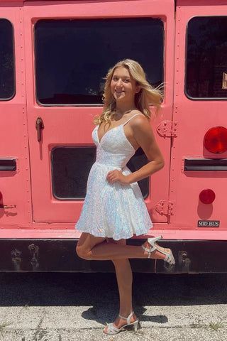 Robe de soirée courte rose à paillettes, col en V et coupe trapèze PD489