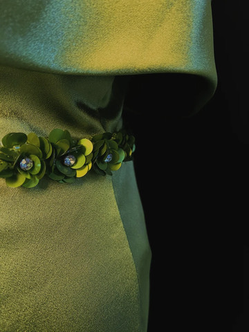 Elegante vestido de fiesta de satén verde oliva con hombros descubiertos y abertura, estilo sirena, modelo Y8650