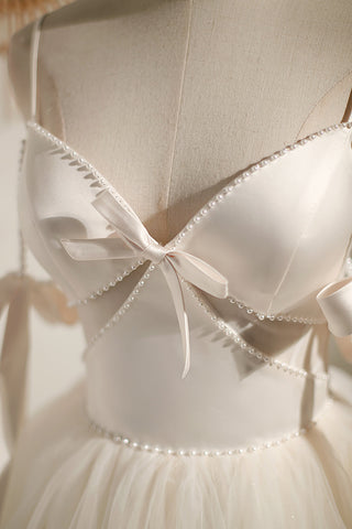 Vestidos cortos de fiesta con lazo, cuentas y cordones 