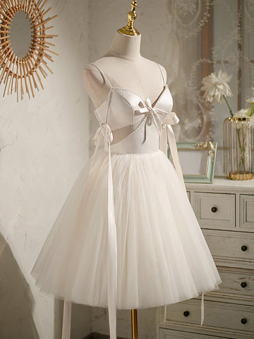 Vestidos cortos de fiesta con lazo, cuentas y cordones 