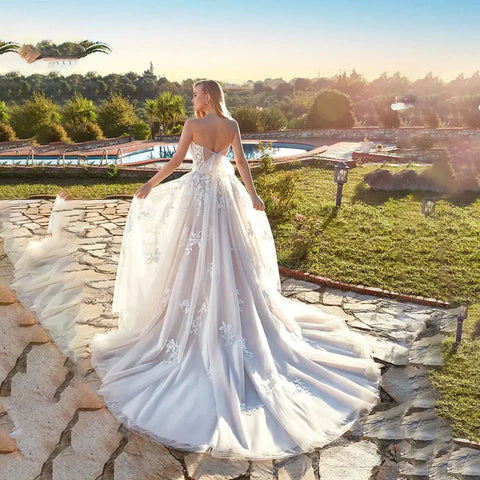 Beach Ivory Wedding Dresses for Women 2023 Summer Sweetheart A-Line Floor Length Illusion Bride Dress Bow Back Lace Applique