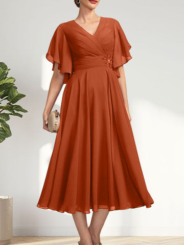 Vestido de corte A, escote en V, largo té, de gasa, para la madre de la novia, con plisados ​​y cuentas.