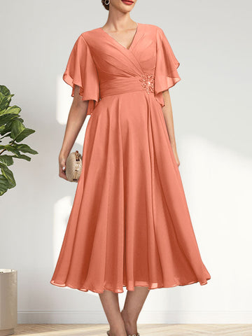 Vestido de corte A, escote en V, largo té, de gasa, para la madre de la novia, con plisados ​​y cuentas.