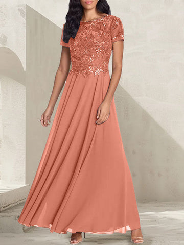 Vestido largo de corte A, color gris carbón, con escote redondo y detalles de pedrería, ideal para la madre de la novia.