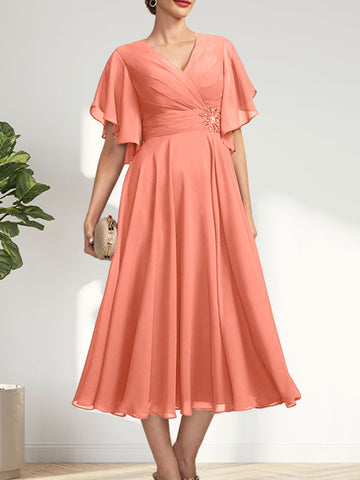 Vestido de corte A, escote en V, largo té, de gasa, para la madre de la novia, con plisados ​​y cuentas.