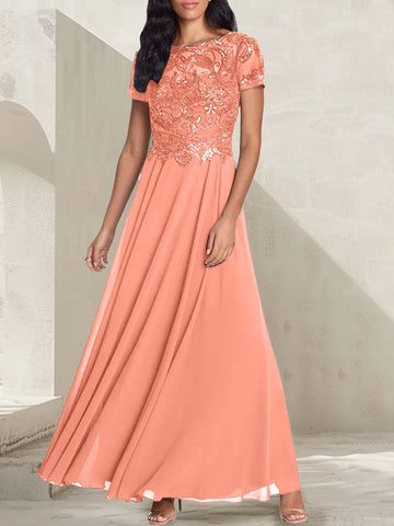 Vestido largo de corte A, color gris carbón, con escote redondo y detalles de pedrería, ideal para la madre de la novia.