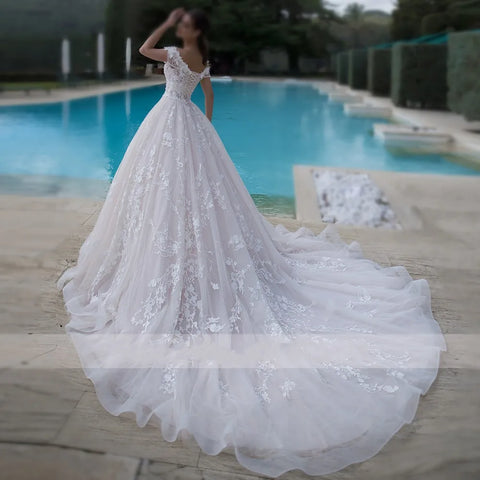 Custom Gorgeous Appliques Flowers Ball Gown Wedding Dresses Luxury Beading Boat Neck Lace Up Princess Robe De Mariée