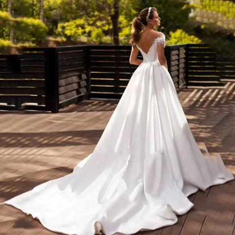 Custom Made Princess Wedding Dress A Line Beaded Lace Appliques Bride Dresses Illusion Back Party Dress Long Train Wedding Gowns