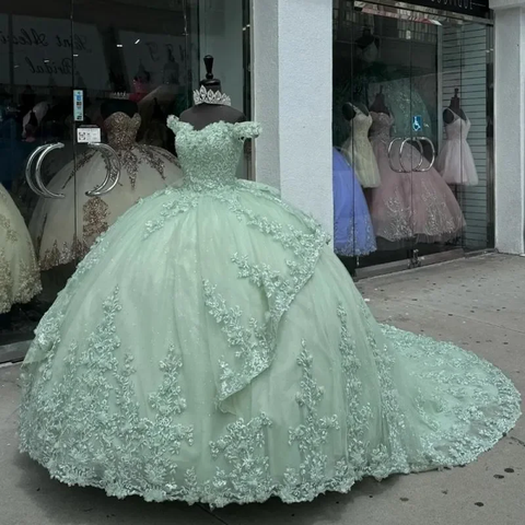 Robe de bal de quinceañera vert menthe luxueuse à épaules dénudées, ornée d'appliqués de tulle, de perles et d'un nœud à volants (Y8125)
