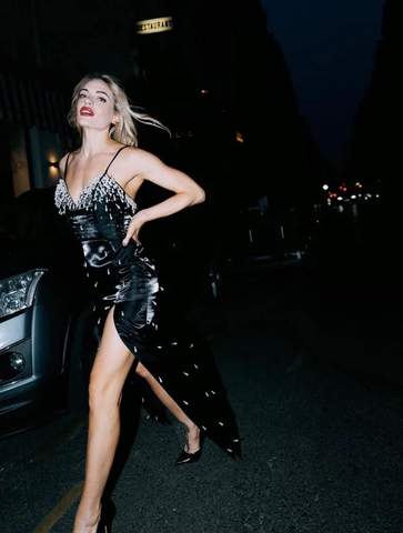 Robe de bal fourreau en satin noir ornée de perles et fendue, bretelles spaghetti, modèle Y8229