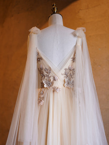 Vestidos de graduación largos hasta el suelo con escote en V profundo, bordado de tul y corte en A