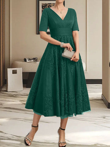 Vestido de tul y encaje para la madre de la novia, corte en A, escote en V, largo hasta la rodilla, con pliegues