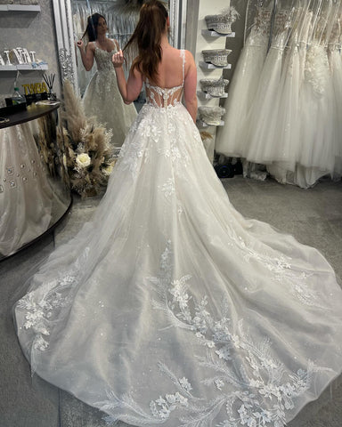 Designer White A-line  Spaghetti Straps Sleeveless Tulle Wedding Dresses With Lace