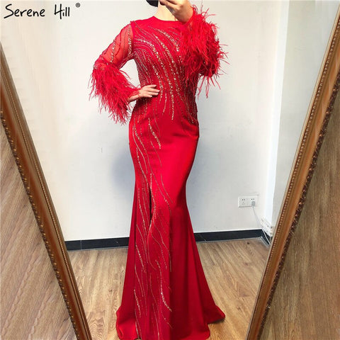En oferta, sin devoluciones ni reembolsos. Vestido de noche rojo de Dubái con cuello redondo, lentejuelas, cuentas, plumas y mangas largas, corte sirena. Modelo 2025 LA70379 