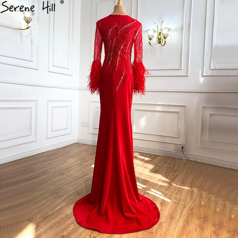 En oferta, sin devoluciones ni reembolsos. Vestido de noche rojo de Dubái con cuello redondo, lentejuelas, cuentas, plumas y mangas largas, corte sirena. Modelo 2025 LA70379 